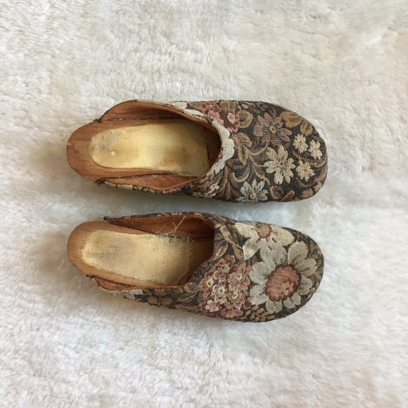 Clogs - Picture 2 of 8